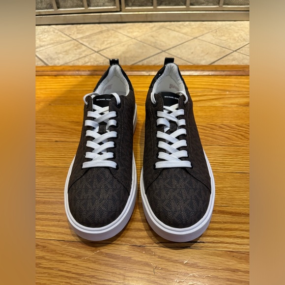 Pre-Owned Size 8W Michael Kors Brown Monogram Platform Sneakers - Picture 2 of 10